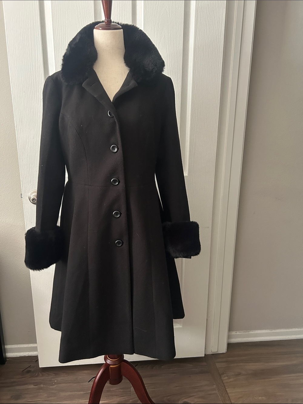 💪3DAYSALE💪Classic Black Women's Coat with Faux Fur Trim